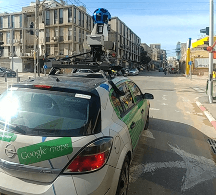 הרכב של גוגל מפות ברחובות תל אביב